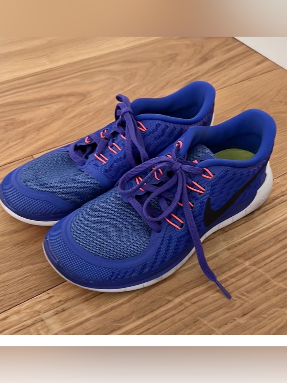 EUC Nike free 5.0 women’s running shoes. Size 9. Blue/orange accents.